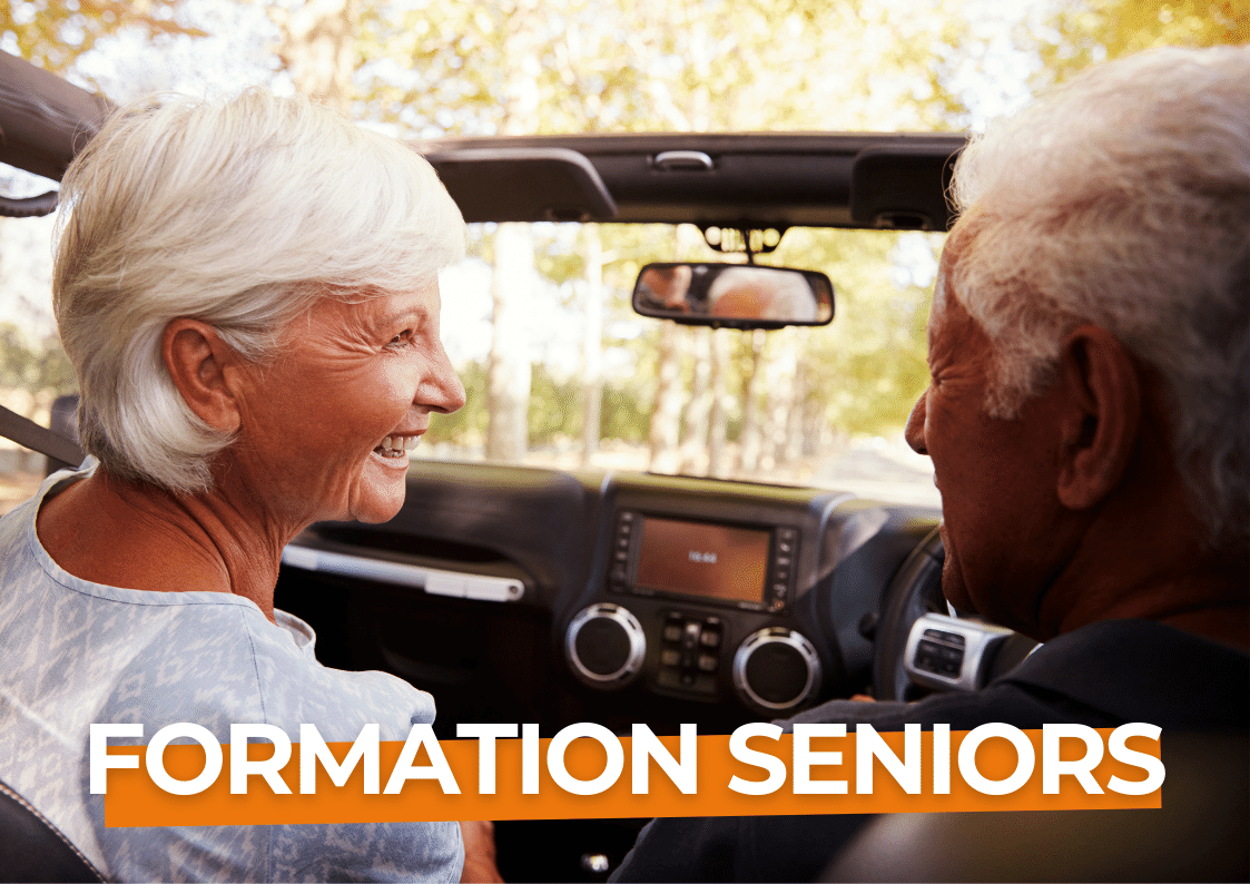 Images de seniors à bord d'une voiture